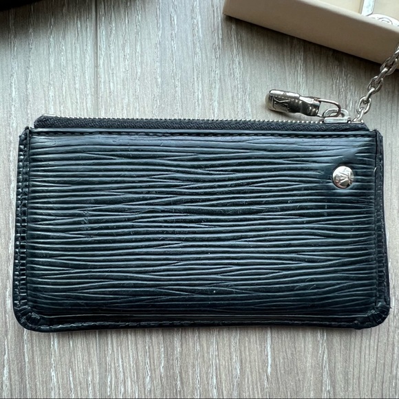 Louis Vuitton Black Epi Leather Key Pouch - Picture 4 of 15
